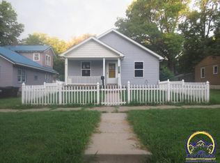 1727 SW Clay St, Topeka, KS 66604