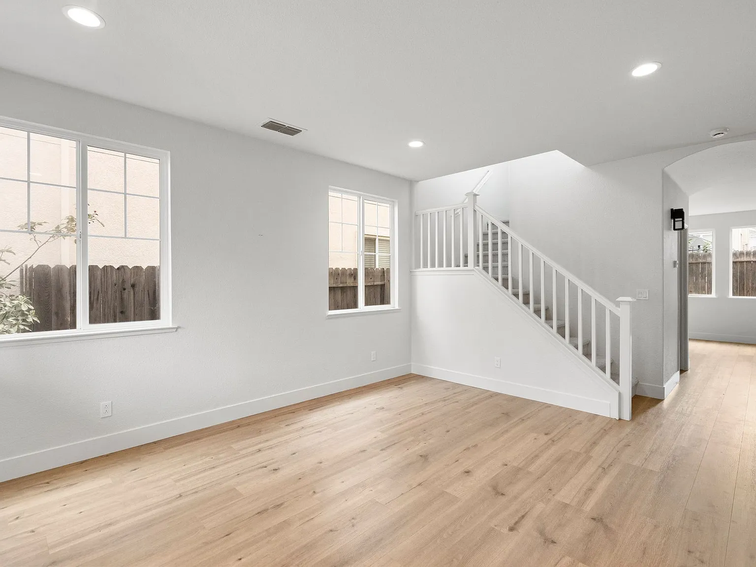 4 bed, 2.5 bath, 1883 sqft, $3,350 — Photo 4
