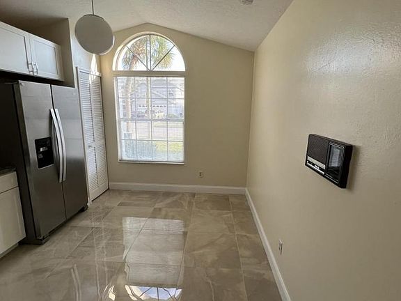 4th image of 808 Heather Glen Cir