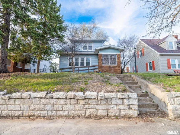 921 Broadway St, Pekin, IL 61554