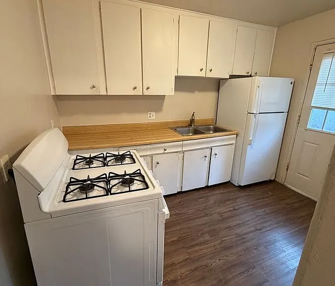 1740 W Mosier Pl #26 — Photo 1