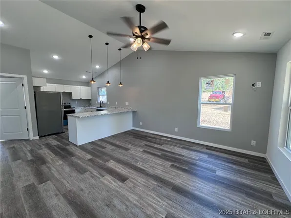 24755 Highway Tt, Versailles, MO 65084