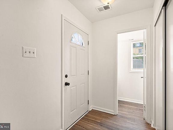 4th image of 109 Mayfair Dr NE