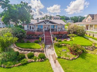 211 W Lake Cir, Pointblank, TX 77364