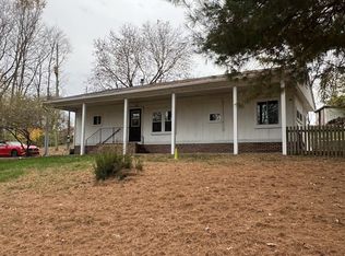 918 N McDermott Rd, Fawn Grove, PA 17321