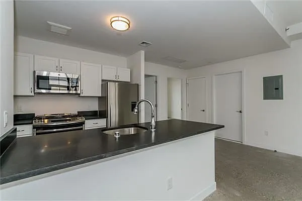 Rented by Avenue Sotheby's International Realty | media 16