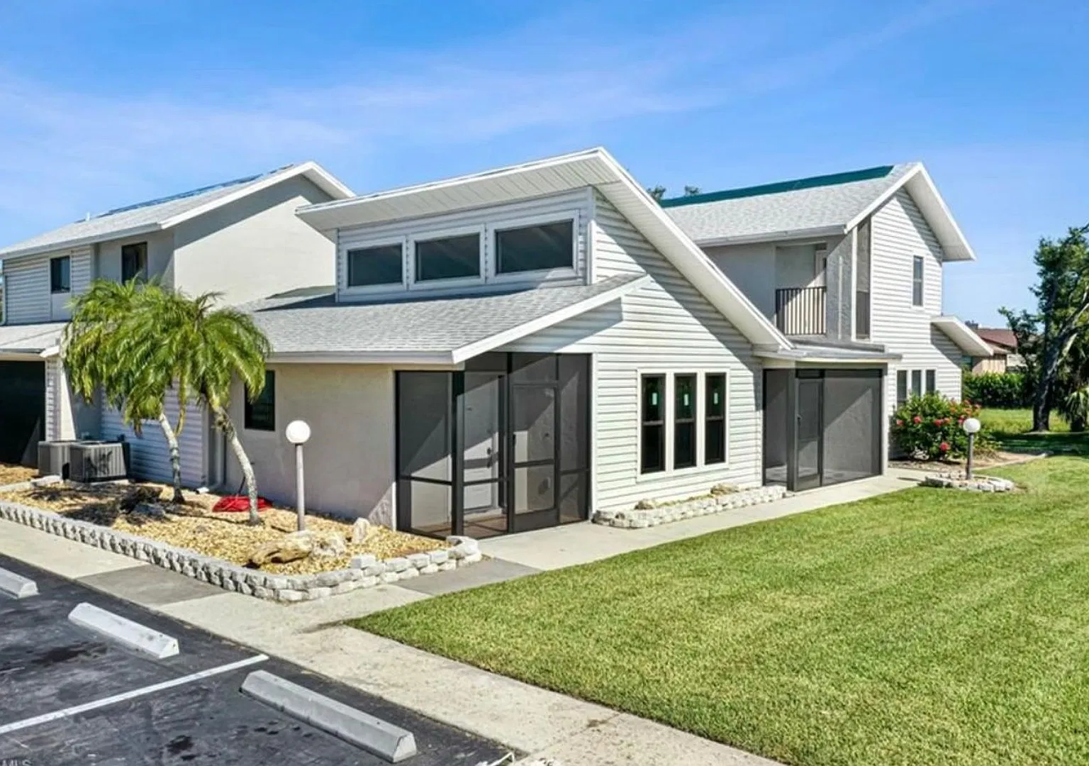 17020 Golfside Cir — Photo 2