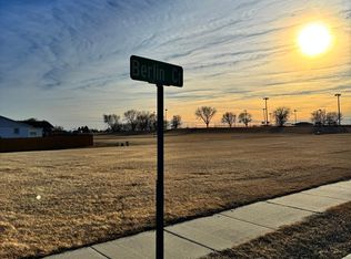 414 Berlin Cir, Marshall, MN 56258