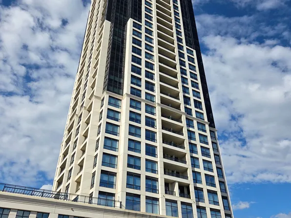 1 Grandview Blvd #1807, Markham, ON L3P 1E9