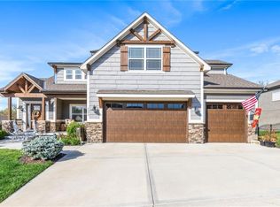 5890 S National Dr, Parkville, MO 64152