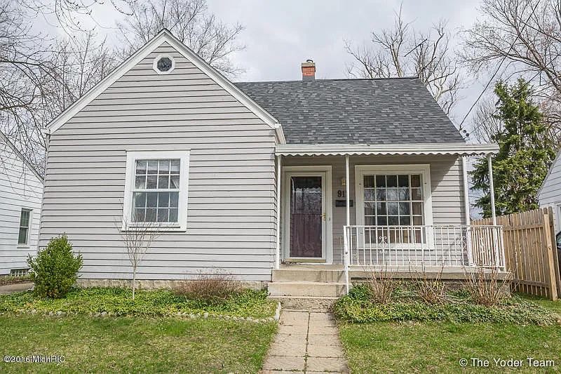 917 Burton St SE photo 1