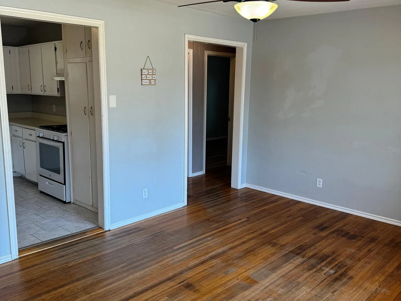 207 E 45th Pl — Photo 3