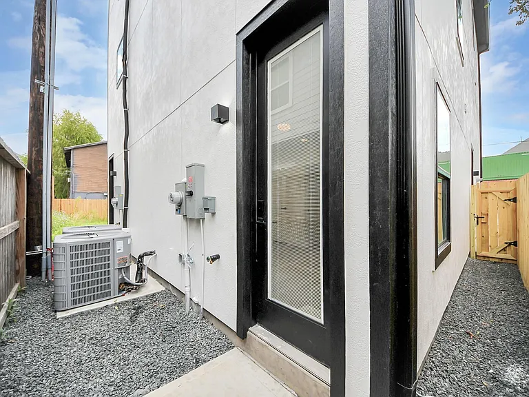 4410 Allen St #A — Photo 26