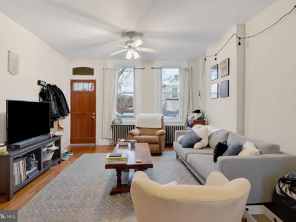 105 W Salaignac St