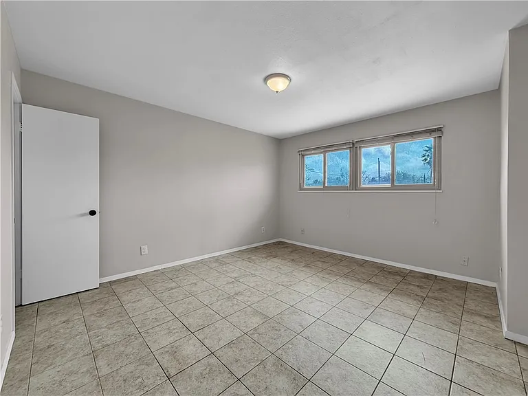 3450 S Alameda St — Photo 13