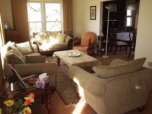 5th image of 398 Hillcrest Dr