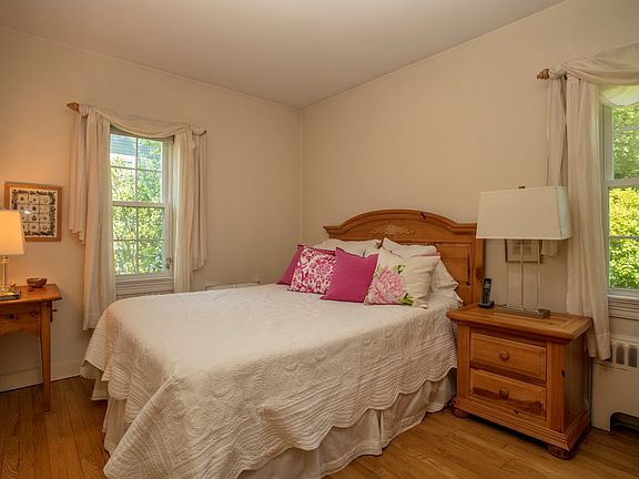 5th image of 422 Hinman Pl
