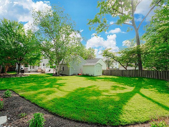 5th image of 264 E Schreyer Pl