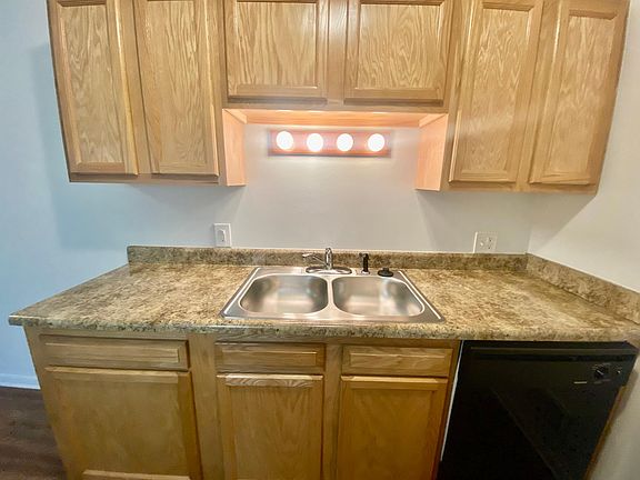 4th image of 2738 Golfside Dr #406