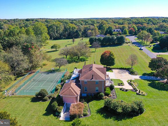 4th image of 22319 Rolling Hill Ln