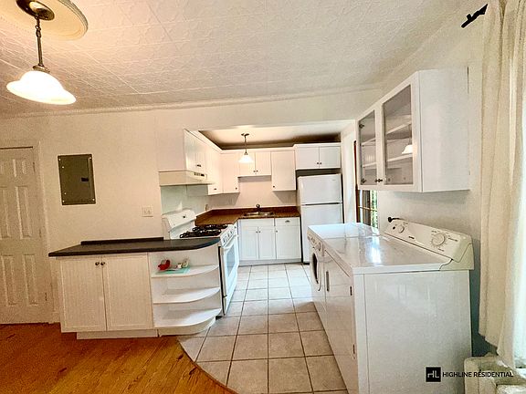 4th image of 409 E 118th St #3