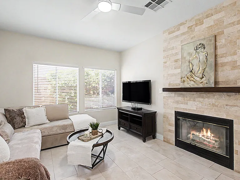 2025 Shining Feather Ln — Photo 15