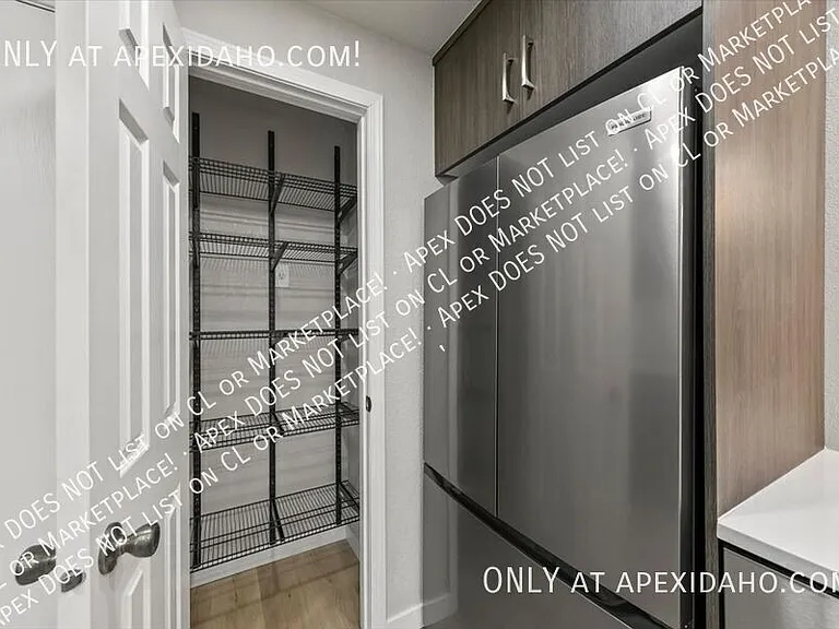 249 S Harlan Pl — Photo 16