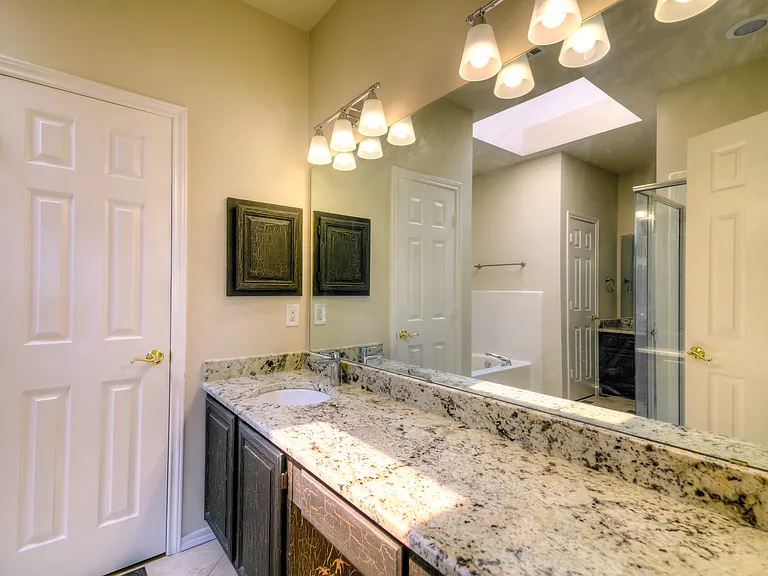 8502 Columbia Dr — Photo 6