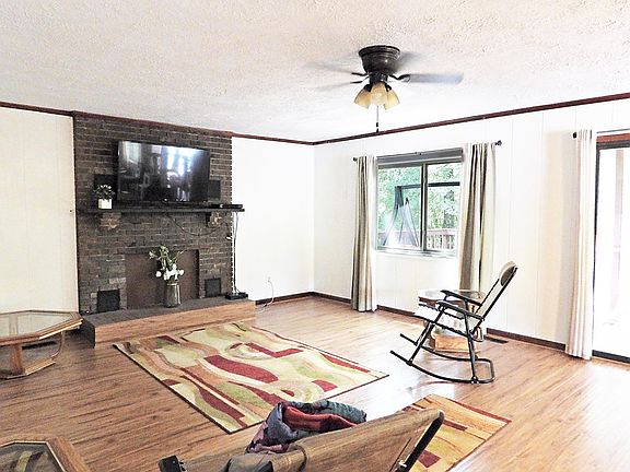4th image of 273 Patricia Cir