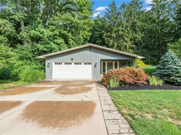 10 Thornwood Dr, Rochester, NY 14625