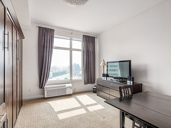 4th image of 1550 Dickson Ave #405