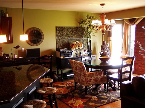 Walk out bay on dining area