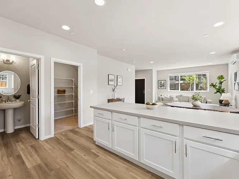 2301 Mill St NE — Photo 9