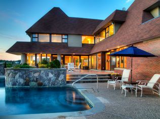 8 Pheasant Ln, Barrington, RI 02806