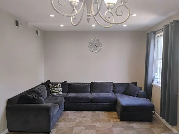 772 E 8th St #3, Brooklyn, NY 11230