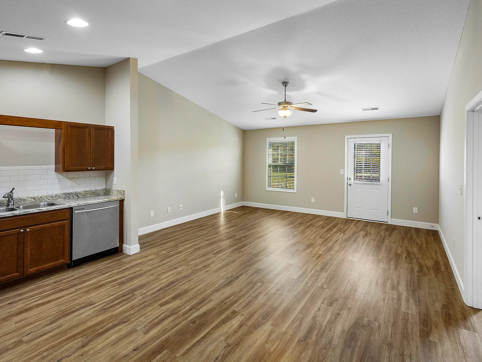 5352 Dover Springs Way — Photo 4