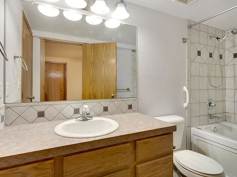 1025 Centennial Dr — Photo 27