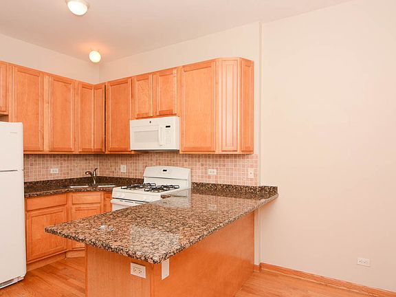 5th image of 2138 W Chicago Ave APT 1R
