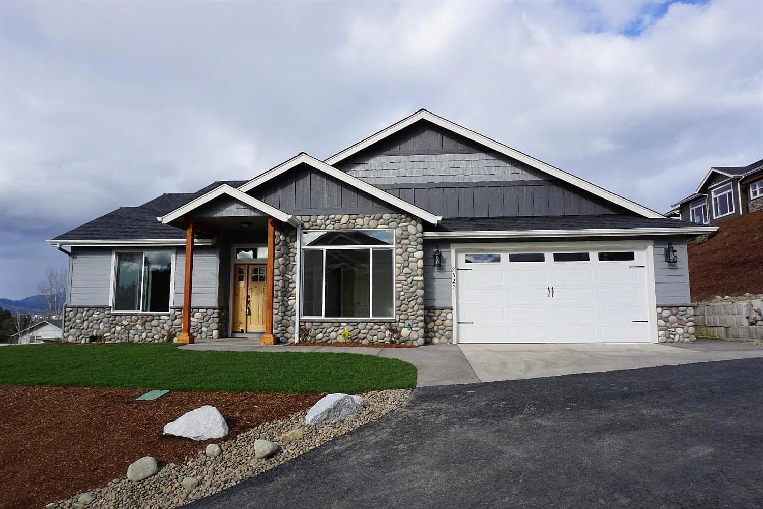 2327 Robertson Crst photo 1
