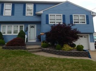 14 Dailey Dr, Hamilton, NJ 08620