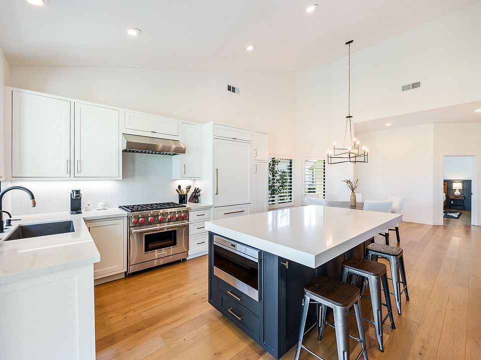 The kitchen at Tee Time is fully stocked, so you'll be able to prepare any meal.