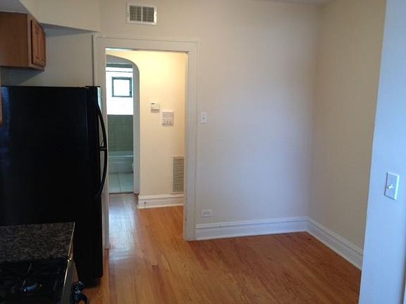 4th image of 4514 W Wellington Ave