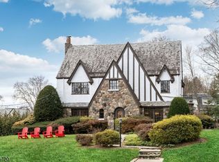 302 Manor Rd, Ridgewood, NJ 07450