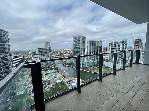5th image of 68 SE 6th St APT 3806