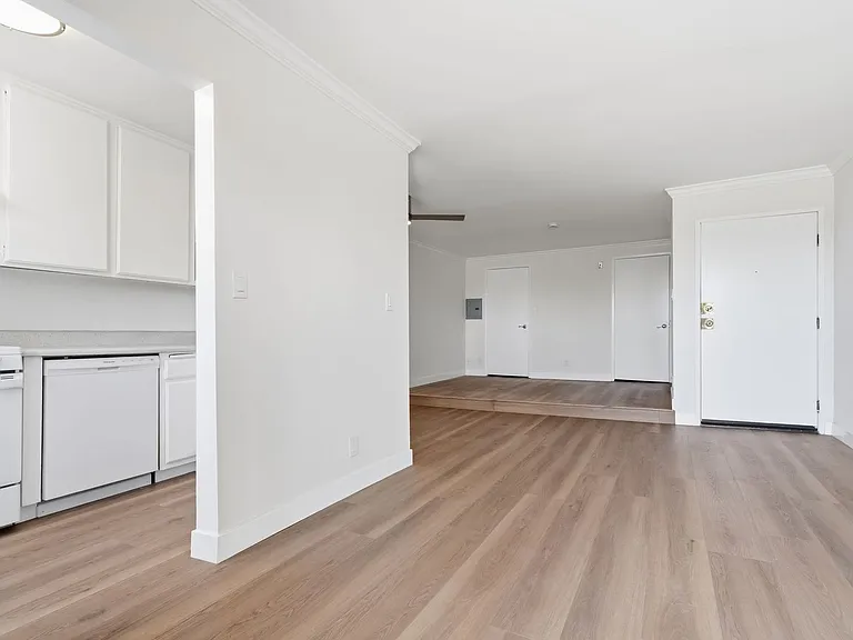 Orange Apartments — Photo 26