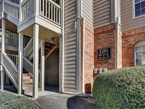 5th image of 1215 Mc Gill Park Ave NE #1215