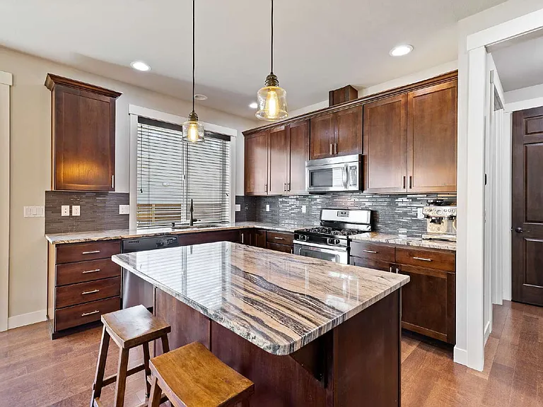 1020 Hill St — Photo 11