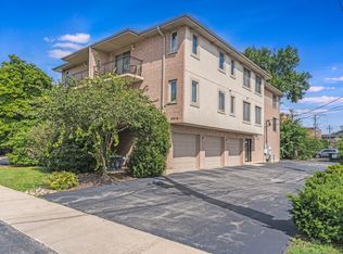 4012 W 105th St APT 1A, Oak Lawn, IL 60453