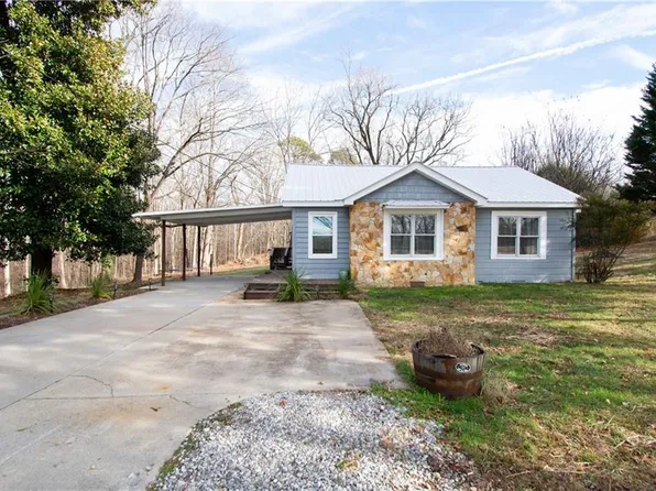 2132 Rock Rd, Mount Airy, GA 30563