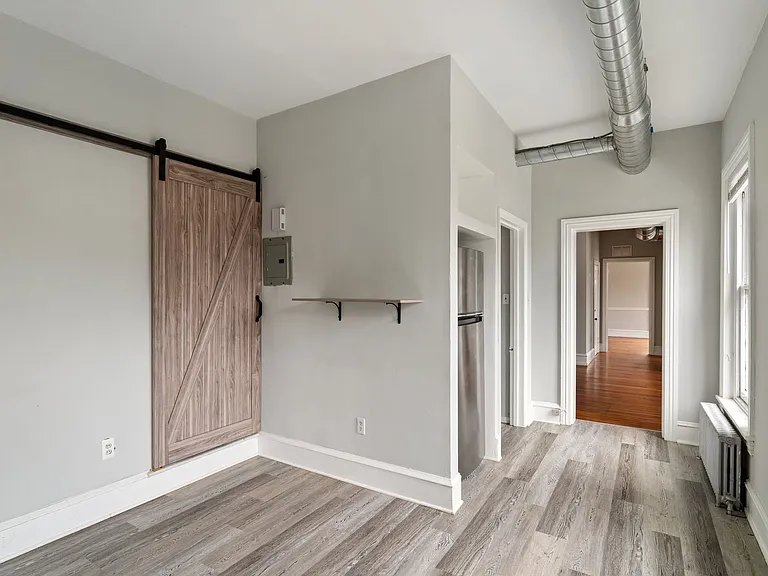 201 W Barnard St — Photo 15
